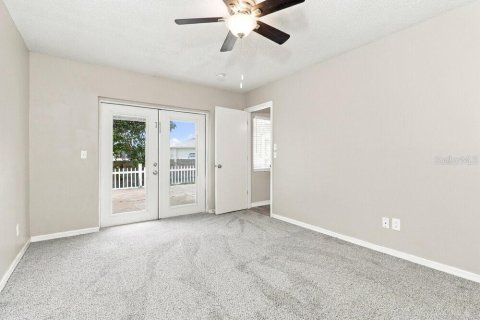 House in New Port Richey, Florida 3 bedrooms, 141.58 sq.m. № 2403419 - photo 9