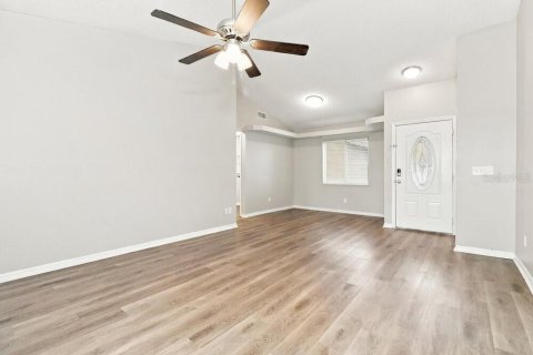 House in New Port Richey, Florida 3 bedrooms, 141.58 sq.m. № 2403419 - photo 4