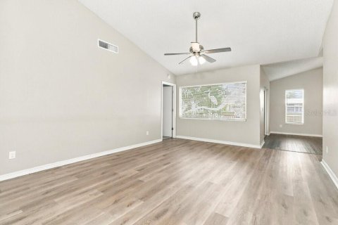House in New Port Richey, Florida 3 bedrooms, 141.58 sq.m. № 2403419 - photo 5