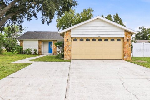 House in New Port Richey, Florida 3 bedrooms, 141.58 sq.m. № 2403419