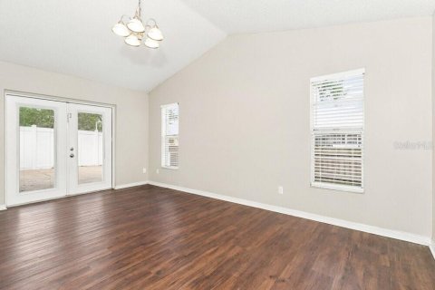 House in New Port Richey, Florida 3 bedrooms, 141.58 sq.m. № 2403419 - photo 14