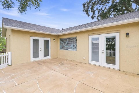 House in New Port Richey, Florida 3 bedrooms, 141.58 sq.m. № 2403419 - photo 15