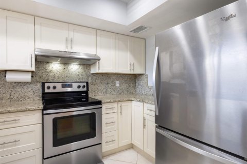 Condo in Boca Raton, Florida, 1 bedroom  № 2082035 - photo 12