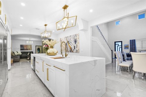 Villa ou maison à louer à Homestead, Floride: 6 chambres, 446.86 m2 № 2413003 - photo 17