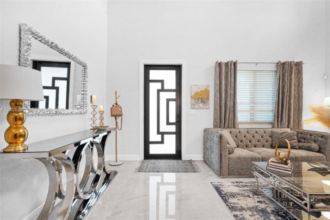 Villa ou maison à louer à Homestead, Floride: 6 chambres, 446.86 m2 № 2413003 - photo 12