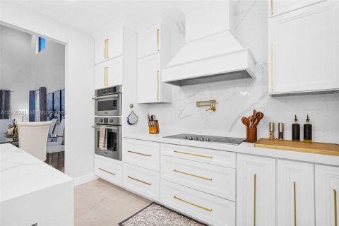 Villa ou maison à louer à Homestead, Floride: 6 chambres, 446.86 m2 № 2413003 - photo 18