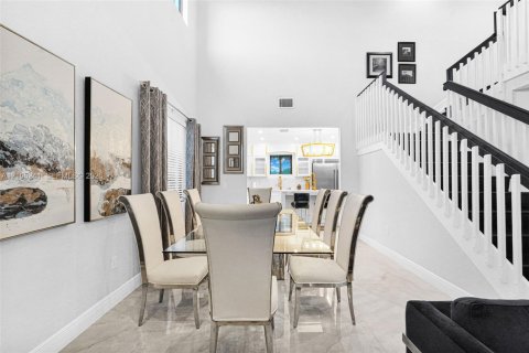 Villa ou maison à louer à Homestead, Floride: 6 chambres, 446.86 m2 № 2413003 - photo 14
