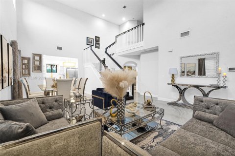 Villa ou maison à louer à Homestead, Floride: 6 chambres, 446.86 m2 № 2413003 - photo 13