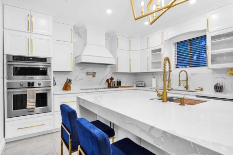Villa ou maison à louer à Homestead, Floride: 6 chambres, 446.86 m2 № 2413003 - photo 28