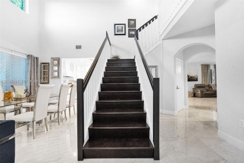 Villa ou maison à louer à Homestead, Floride: 6 chambres, 446.86 m2 № 2413003 - photo 7