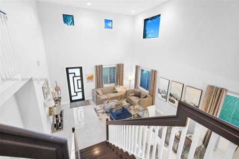 Villa ou maison à louer à Homestead, Floride: 6 chambres, 446.86 m2 № 2413003 - photo 30