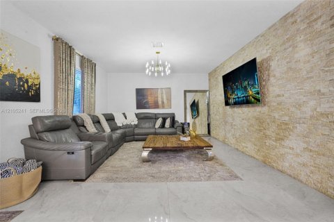 Villa ou maison à louer à Homestead, Floride: 6 chambres, 446.86 m2 № 2413003 - photo 23