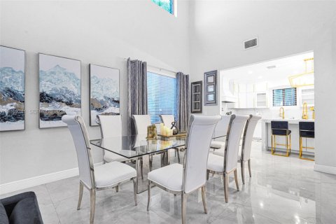 Villa ou maison à louer à Homestead, Floride: 6 chambres, 446.86 m2 № 2413003 - photo 11