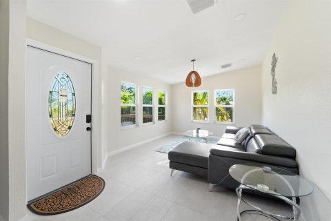 House in Jupiter, Florida 3 bedrooms, 112.6 sq.m. № 2246241 - photo 15