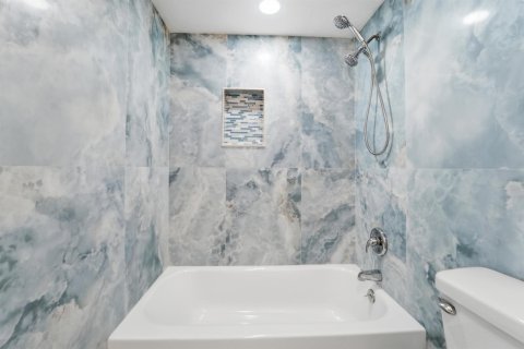 House in Jupiter, Florida 3 bedrooms, 112.6 sq.m. № 2246241 - photo 26