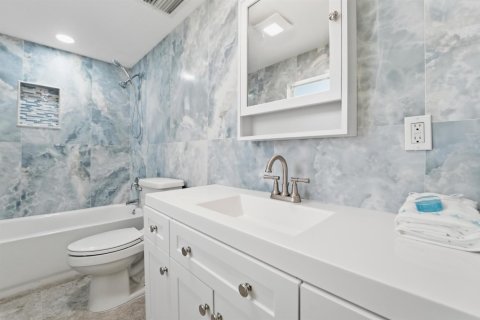 House in Jupiter, Florida 3 bedrooms, 112.6 sq.m. № 2246241 - photo 23