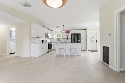 House in Jupiter, Florida 3 bedrooms, 112.6 sq.m. № 2246241 - photo 13