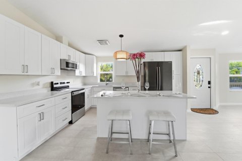 House in Jupiter, Florida 3 bedrooms, 112.6 sq.m. № 2246241 - photo 8