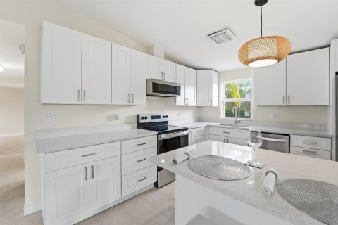 House in Jupiter, Florida 3 bedrooms, 112.6 sq.m. № 2246241 - photo 10