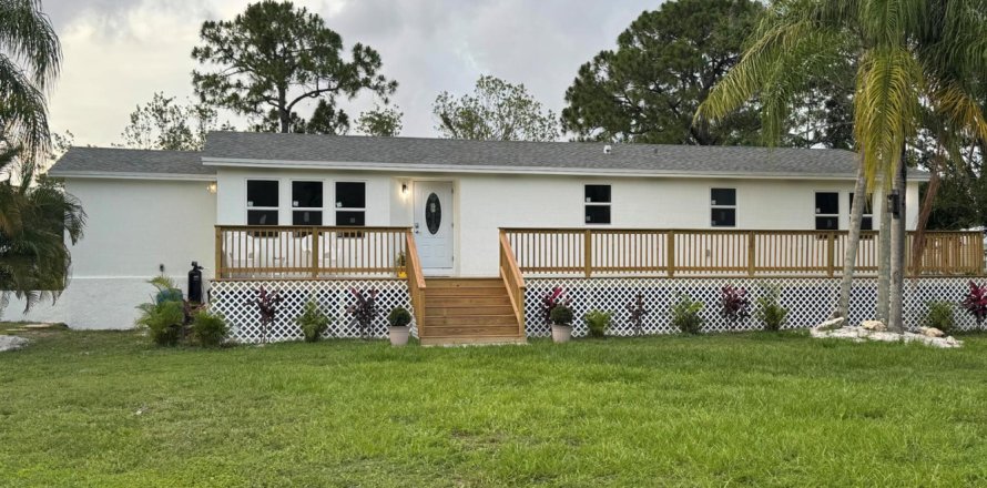 House in Jupiter, Florida 3 bedrooms, 112.6 sq.m. № 2246241
