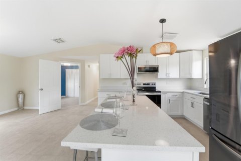 House in Jupiter, Florida 3 bedrooms, 112.6 sq.m. № 2246241 - photo 12