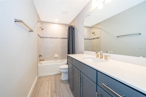 House in Orlando, Florida 5 bedrooms, 265.7 sq.m. № 1640920 - photo 24