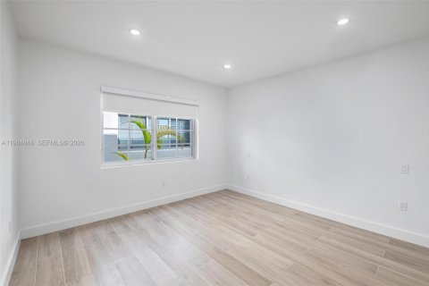 Condo in Miami Beach, Florida, 1 bedroom  № 2047523 - photo 11