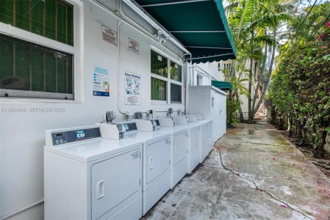 Condo in Miami Beach, Florida, 1 bedroom  № 2047523 - photo 12