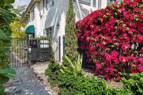 Condo in Miami Beach, Florida, 1 bedroom  № 2047523 - photo 13
