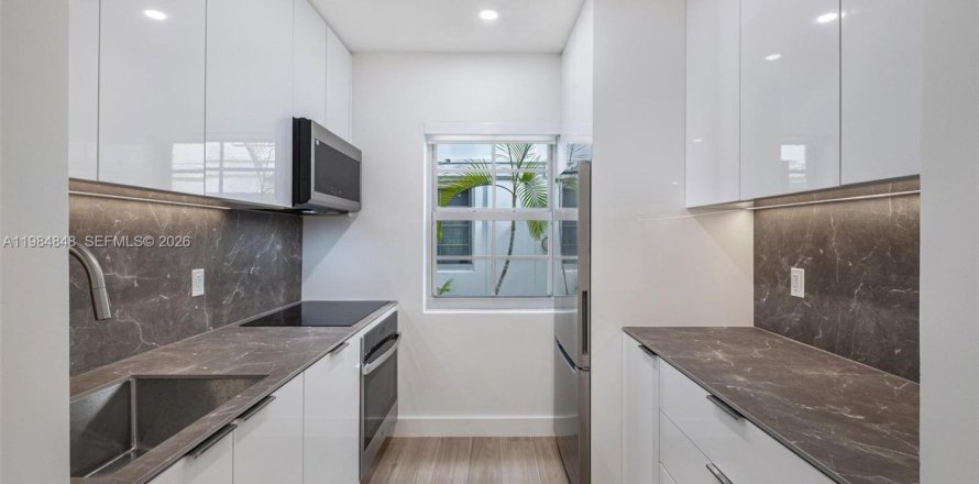 Condo in Miami Beach, Florida, 1 bedroom  № 2047523