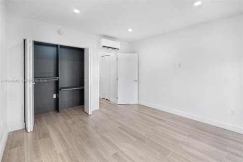 Condo in Miami Beach, Florida, 1 bedroom  № 2047523 - photo 9