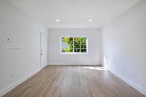Condo in Miami Beach, Florida, 1 bedroom  № 2047523 - photo 5