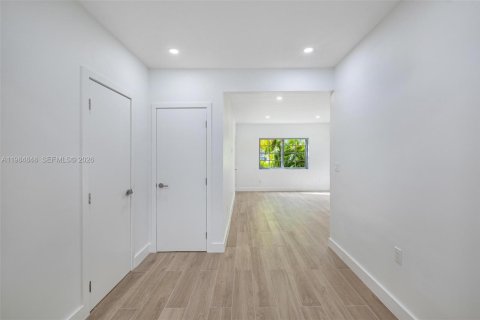 Condo in Miami Beach, Florida, 1 bedroom  № 2047523 - photo 4