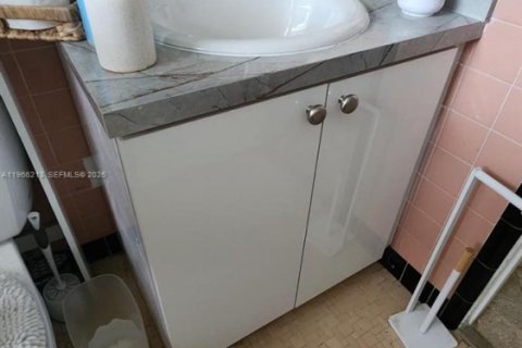 Снять в аренду кондоминиум в Бэл-Харбор, Флорида 1 спальня, 72.37м2, № 2081281 - фото 6