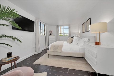 Condominio en venta en Miami, Florida, 2 dormitorios, 91.32 m2 № 2002098 - foto 17