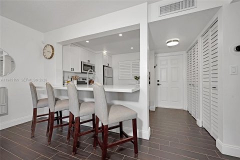 Condominio en venta en Miami, Florida, 2 dormitorios, 91.32 m2 № 2002098 - foto 10
