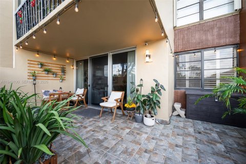 Condominio en venta en Miami, Florida, 2 dormitorios, 91.32 m2 № 2002098 - foto 23