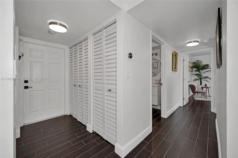 Condominio en venta en Miami, Florida, 2 dormitorios, 91.32 m2 № 2002098 - foto 12