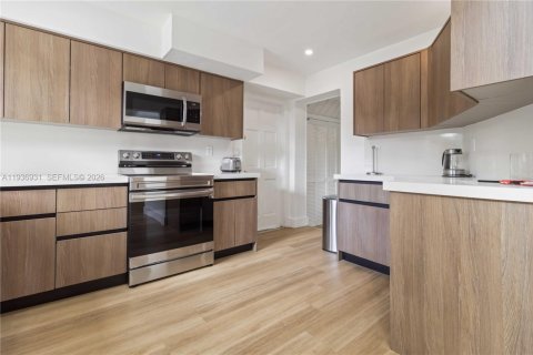 Villa ou maison à louer à Miami, Floride: 3 chambres, 178.09 m2 № 1995205 - photo 4