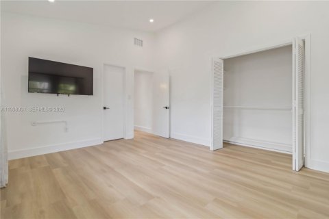 Villa ou maison à louer à Miami, Floride: 3 chambres, 178.09 m2 № 1995205 - photo 10