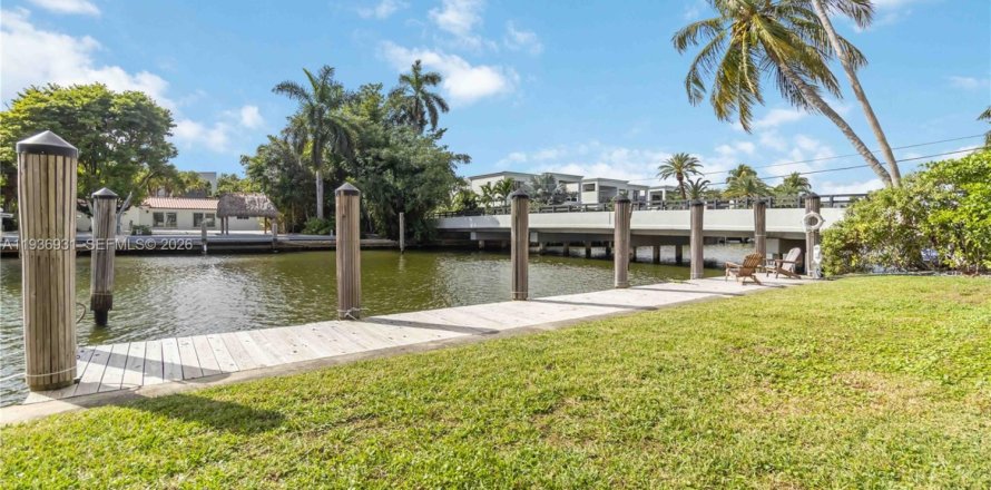 Villa ou maison à Miami, Floride 3 chambres, 178.09 m2 № 1995205