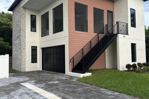 House in Orlando, Florida 3 bedrooms, 108.7 sq.m. № 1826652 - photo 1