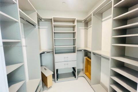 Copropriété à vendre à Miami, Floride: 2 chambres, 151.43 m2 № 2247540 - photo 15