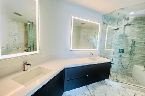 Copropriété à vendre à Miami, Floride: 2 chambres, 151.43 m2 № 2247540 - photo 6