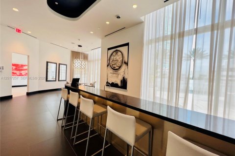 Copropriété à vendre à Miami, Floride: 2 chambres, 151.43 m2 № 2247540 - photo 27