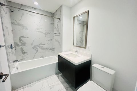 Copropriété à vendre à Miami, Floride: 2 chambres, 151.43 m2 № 2247540 - photo 17