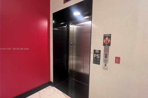 Copropriété à vendre à Miami, Floride: 2 chambres, 151.43 m2 № 2247540 - photo 23