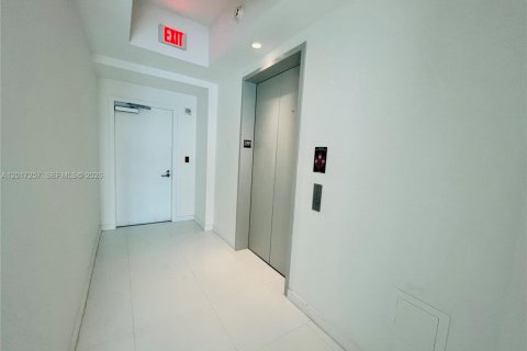Copropriété à vendre à Miami, Floride: 2 chambres, 151.43 m2 № 2247540 - photo 21