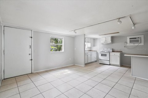 Commercial property in Winter Haven, Florida 5 bedrooms, 280.1 sq.m. № 2341772 - photo 16