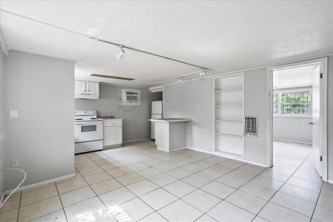 Commercial property in Winter Haven, Florida 5 bedrooms, 280.1 sq.m. № 2341772 - photo 15